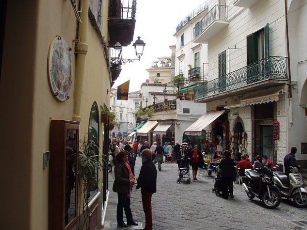 200011-altraarno-streets-florence-italy