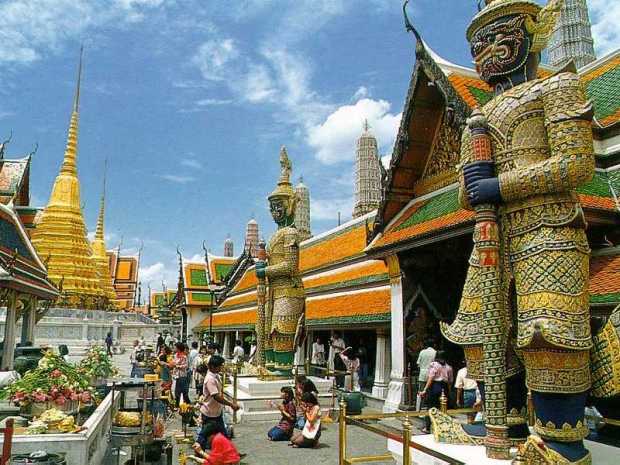 Emerald-Buddha-Temple-3