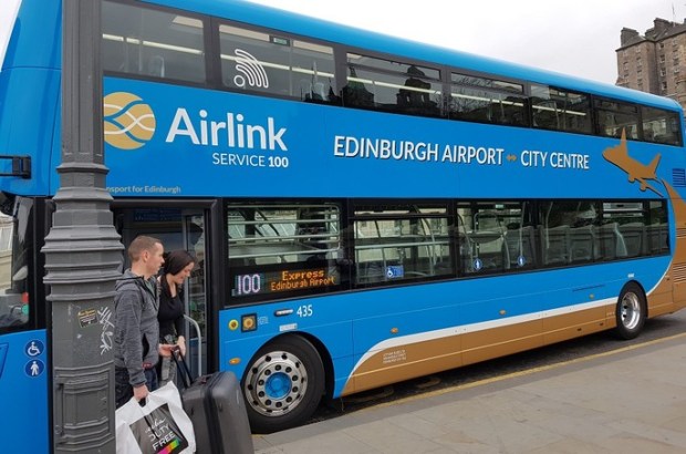 edinburgh_airport_bus_on_waverley_bridge_carousel_block